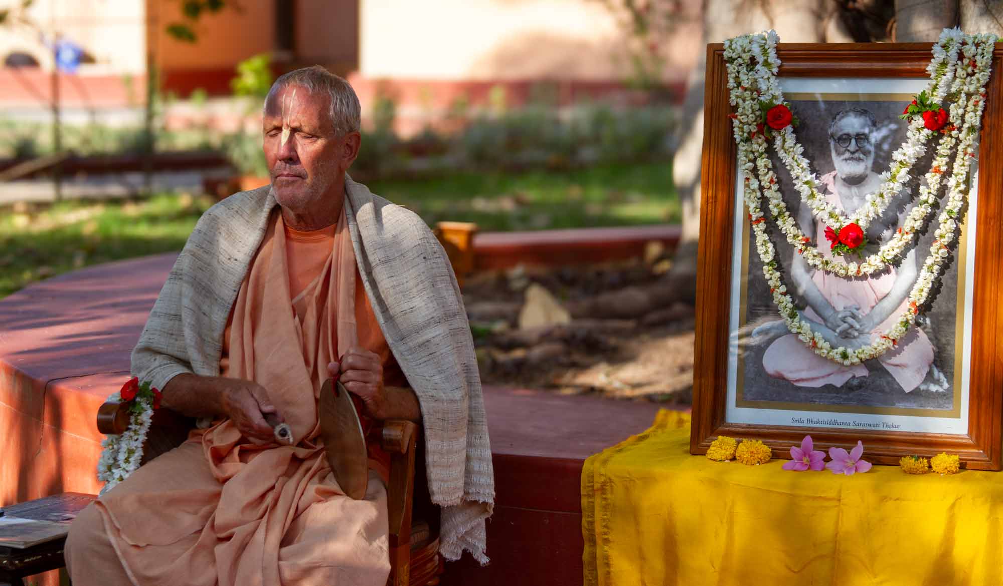 A Glorification of Śrīla Bhaktisiddhānta Sarasvatī Ṭhākura Prabhupāda